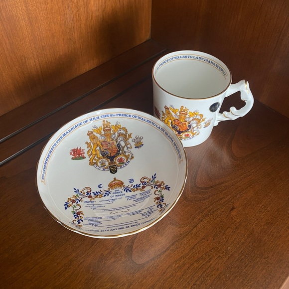 Aynsley 1981 Royal Wedding Commemorative dish&mug - Picture 1 of 6
